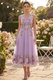Vestido Midi Floral Midi Bordado em Linha A em Tule Lilas, decote em V para Convidada de Casamento