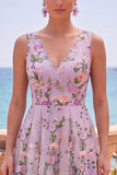 Vestido Midi Floral Bordado Linha A em Tule Lilás, Decote em V para Convidada de Casamento