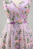 Vestido Midi Floral Bordado Linha A em Tule Lilás, Decote em V para Convidada de Casamento
