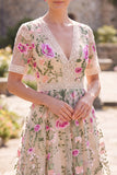 Vestido midi floral midi bordado em tule com decote em V blush e mangas curtas para Convidada de Casamento