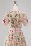Vestido midi floral midi bordado em tule com decote em V blush e mangas curtas para Convidada de Casamento