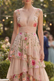 Vestido longo floral bordado em níveis, tule decote em V, blush para Convidada de Casamento