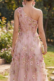 Vestido longo floral franzido em tule fúcsia fúcsia em linha A com um ombro para Convidada de Casamento