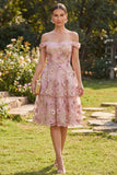 Vestido midi floral com aplicação do ombro em tule fúcsia cor-de-rosa em linha A para Convidada de Casamento