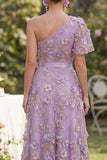 Vestido floral midi com laço em tule lilas, linha A, um ombro aplicado com missangas para Convidada de Casamento