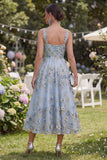 Vestido Midi Floral Midi A-Line Aplicado com Missangas e Franzidos para Convidada de Casamento