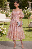 Vestido midi floral franzido com linhas de tule com ombro despontados e rosa para Convidada de Casamento