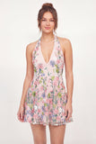 Mini vestido de graduação cor-de-rosa com decote halter e decote floral bordado em tule