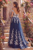 Vestido longo de baile de finalistas azul-marinho com ombros descobertos em tule