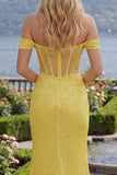 Espartilho de sereia amarelo brilhante com ombros caídos, lantejoulas, vestido comprido de baile com fenda