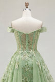 Vestido de Baile Longo Verde Ombros à Vista Floral e Capa