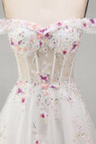 Espartilho floral branco brilhante com contas caídas no ombro Um vestido de noiva longo de linha