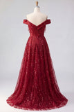 Borgonha brilhante no ombro Um vestido comprido de baile com misangas e capa