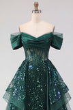 Vestido longo de baile de finalistas verde-escuro cintilante, lantejoulas no ombro, espartilho franzido