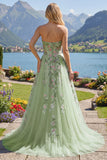 Vestido de Baile de Tule A-Line Bordado Floral Verde Sem Alças