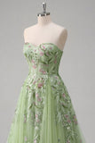 Vestido de Baile de Tule A-Line Bordado Floral Verde Sem Alças