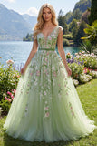 Vestido de Baile de Tule A-Line Bordado Verde com decote em V