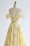 Vestido longo de baile de finalistas amarelo brilhante, floral no ombro e folhos, com contas