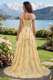 Mangas Amarelas Um Vestido de Baile Floral com Folhos e Fenda