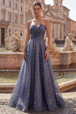 Elegante vestido de baile estrelado, com corpete escultórico e franzido e saia em linha A