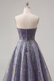 Elegante vestido de baile estrelado, com corpete escultórico e franzido e saia em linha A