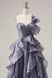Vestido de baile azul poeirento, um ombro comprido, com laço oversized e folhos em cascata