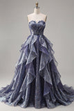 Vestido de baile azul poeirento, alças, com corpete franzido e folhos em cascata