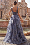 Elegante vestido de baile azul poeirento em tule com decote em V e folhos em camadas