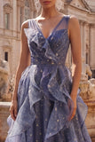 Elegante vestido de baile azul poeirento em tule com decote em V e folhos em camadas