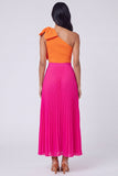 Vestido Maxi Plissado Linha A Laranja e Fúcsia Um Ombro com Laço Convidadas de Casamento