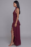 Vestido formal com folhos e fenda Cortada em Borgonha em Halter