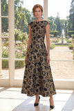Um vestido Jacquard Long Mother Of the Bride com decote preto e gola bata