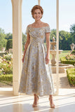 Vestido de Mãe da Noiva Azul Escuro A-Line Azul Poeirento, Ombro Caído, Jacquard Longo Franzido Mãe da Noiva
