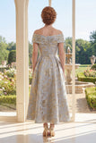 Vestido de Mãe da Noiva Azul Escuro A-Line Azul Poeirento, Ombro Caído, Jacquard Longo Franzido Mãe da Noiva