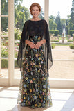 Vestido longo de mãe da noiva em tule preto bordado com capa