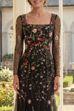 Vestido preto de tule com decote quadrado bordado da mãe da noiva