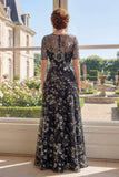 Vestido de Mãe da Noiva em tule preto com gola bata e gola batida, linha A