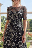 Vestido de Mãe da Noiva em tule preto com gola bata e gola batida, linha A