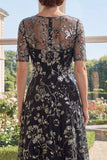 Vestido de Mãe da Noiva em tule preto com gola bata e gola batida, linha A