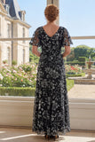 Vestido preto de tule com decote em V e decote em V comprido