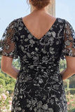 Vestido preto de tule com decote em V e decote em V comprido