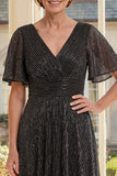 Vestido Mãe da Noiva preto preto em V, linha A, com mangas esvoaçantes