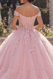 Vestido de Baile Cor-de-rosa com ombros despontados e vestido de quinceañera em camadas