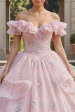 Vestido de baile de quinceanera cor-de-rosa com purinas e folhos com ombros descobertos