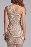 Vestido de cocktail curto, justo com contas de um ombro, champanhe e franjas