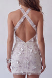 Vestido de cocktail curto e justo com contas abertas em prata prateada