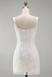 Vestido de cocktail curto, curto e justo, branco branco de alças grossas com misangas