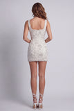 Vestido de cocktail curto, curto e justo, branco branco de alças grossas com misangas