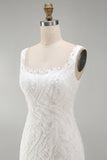 Vestido de cocktail curto, curto e justo, branco branco de alças grossas com misangas