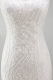 Vestido de cocktail curto, curto e justo, branco branco de alças grossas com misangas